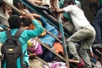মুম্বাইয়ে রেলস্টেশনের ফুট ওভারব্রিজে পদপিষ্ট হয়ে ২২ জনের মৃত্যু