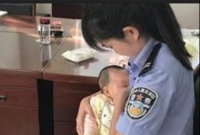 বন্দিনীর চার মাসের ক্ষুধার্ত সন্তানকে পুলিশের স্তন্যদান