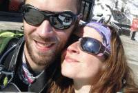 নিজের জীবন দিয়ে স্ত্রীকে বাঁচালেন এক স্বামী!