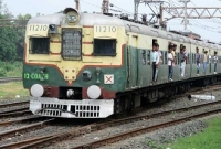 চলন্ত ট্রেন থেকে পড়ে গেলেন চালক!