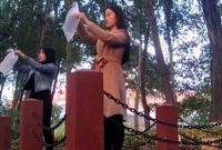 ধনী হতে দুইবোনের বাতাস বিক্রি