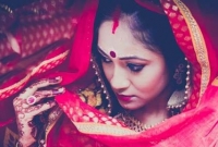 হিন্দু নারীদের মধ্যে মাথায় ঘোমটা দেওয়ার রেওয়াজ আছে কী?