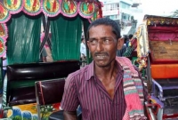 রিকশার মালিকেরা উধাও, ডুকরে ডুকরে কাঁদছে চালকরা