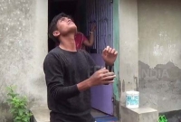 বাবা ভ্যানচালক, মা দিনমজুর; ছেলে কাঁপাতে যাচ্ছে বিশ্বকাপ