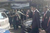 জ্যামের কারণে দুই কিলোমিটার হেঁটে গেলেন প্রেসিডেন্ট!