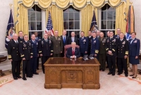 হঠাৎ সেনা কর্মকর্তাদের সঙ্গে জরুরি বৈঠকে বসলেন ডোনাল্ড ট্রাম্প