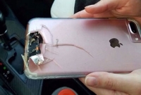 বন্দুকধারীর হাত থেকে প্রাণ বাঁচাল আইফোন!