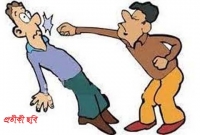 কথা না শোনায় সরকারি অফিসারকে রাস্তায় ফেলে বেধড়ক পেটালো নেতা