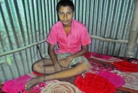 দেড় বছর ধরে শিকলে বাঁধা জিপিএ ৫ পাওয়া আপেল!