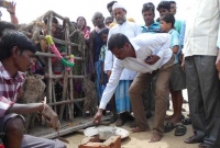 হিন্দুদের ভাঙা মন্দির গড়তে এগিয়ে এলেন মুসলিমরা