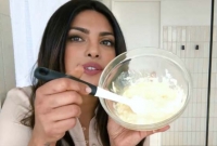 জানেন, সুন্দর থাকতে প্রিয়াঙ্কা চোপড়া মুখে আর চুলে কী মাখেন?