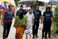 ছেলে-মেয়েসহ জঙ্গি মারজানের বোন খাদিজার আত্মসমর্পণ