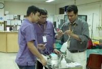 যে শ্যাম্পুর বোতল বাংলাদেশে শিশুদের বাঁচায়