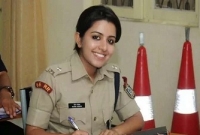 লেডি পুলিশের প্রেমে পড়ে বিপাকে ছিঁচকে চোর!