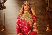 ‘পদ্মাবতী’তে দিপীকার লেহেঙ্গার ওজন ৩০ কেজি!