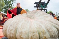  শিরোপা জিতল এক টন ওজনের মিষ্টি কুমড়া!