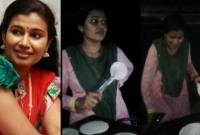 পড়াশোনার খরচ প্রতি মাসে ১ লাখ টাকা, তাই রাস্তায় ধোসা বিক্রি করছেন মা