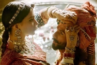 ‘পদ্মাবতী প্রেক্ষাগৃহে দেখালে পুড়িয়ে দেওয়া হবে সিনেমা হল’