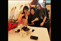 চীনের ধনীর দুলালীদের একী কাণ্ড!