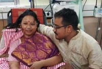  আইসিইউতেই মুমূর্ষু প্রেমিকাকে আংটি পড়ালেন প্রেমিক!