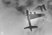 মাঝ আকাশে প্লেনের সঙ্গে ড্রোনের ভয়ঙ্কর সংঘর্ষ! এরপর…