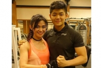 বয়স অনুমান করা কঠিন, ছেলেকে তার বন্ধু ভেবে বসেন কেউ কেউ!