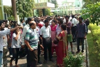 ছাত্রদের সঙ্গে একই হলে থাকার দাবিতে আন্দোলনে ছাত্রীরা