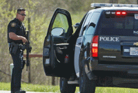 স্কুলের সামনে বন্দুকবাজের এলোপাথাড়ি গুলি