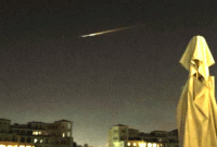 শহরের আকাশে অদ্ভূত আলো, দেখে আতংকিত সবাই