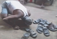 ভুল করে বাড়িতে প্রবেশের অপরাধে থুতু চাটতে হল বৃদ্ধকে