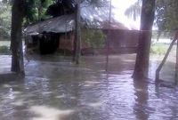 এই মুহুর্তের খবর: ভেঙে গেছে বেড়িবাঁধ, প্লাবিত হচ্ছে গ্রামের পর গ্রাম