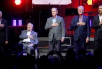 দেশবাসীর স্বার্থে এক মঞ্চে দাঁড়ালেন যুক্তরাষ্ট্রের সাবেক ৫ প্রেসিডেন্ট