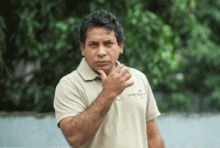 এক মাসের নিষেধাজ্ঞায় মোশাররফ করিম