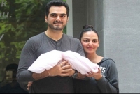 মেয়ের কী নাম রাখলেন এষা দেওল?