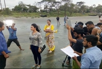  লজ্জাজনক পরিস্থিতি, হোটেলে বন্দি শুটিং ইউনিট