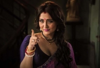 চুমু খাওয়া ব্যাপার না, চুমু খেলেই জাত যায় না : স্বস্তিকা