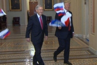 ট্রাম্পের মুখে রাশিয়ার পতাকা নিক্ষেপ