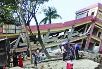 উদ্বোধনের আগেই কোটি টাকার স্কুল ভবন নদীতে!