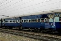  চলন্ত ট্রেন থেকে প্রথমে ফেলা হল মাকে, তারপর একে একে তিন শিশুকে