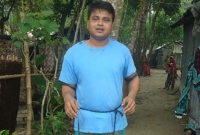 স্কুল শিক্ষককে গাছের সাথে বেঁধে বেদম মারপিট