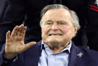 অভিনেত্রীকে জড়িয়ে ধরে  ক্ষমা চাইলেন প্রাক্তন  মার্কিন রাষ্ট্রপতি