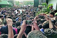  ১০ হলে ডুব ছবির প্রথমদিনের আয় কত জানেন?