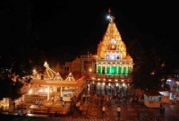 এই মন্দিরের পুরোহিতদের জীবনযাপন হার মানাবে রাজা-বাদশাদেরও