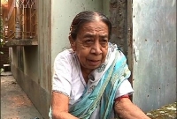  ৯৬ বছরের মাকে ঘরে আটকে রেখে সপরিবার আনন্দ-ভ্রমণে ছেলে, তিনদিন পরে উদ্ধার!