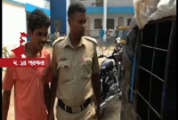 ফোনে প্রেমে ফেলে বন্দুক দেখিয়ে মহিলাকে ...