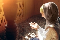 ঠোঁটে লিপিস্টিক ও চুলে কালার দিয়ে নামাজ হবে?