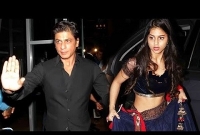  শাহরুখের চোখের আড়ালে কোথায় গেলেন সুহানা!