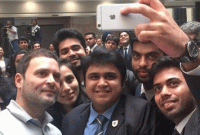 ভারতীয়রা সেলফি তুলছে, আর রোজগার হচ্ছে চিনাদের