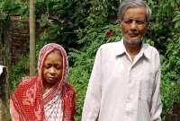 ছেলে-বৌমার অত্যাচারে বাড়ি হারিয়ে এখন পথে পথে এই বৃদ্ধ দম্পতি