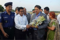 জন্মস্থান বরিশালে পা রেখেই কেঁদে ফেললেন পশ্চিমবঙ্গের স্পিকার